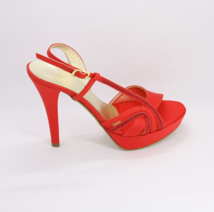 Sandalo cerimonia donna elegante in tessuto di raso rosso con applicazione in cristalli e cinghietta regolabile Art. 1013