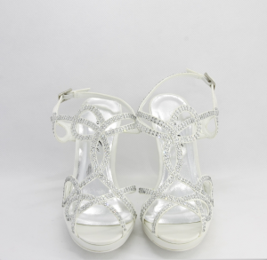 Sandalo cerimonia donna elegante in tessuto avorio con applicazione in cristalli e cinghietta regolabile Art.H15113SARASF