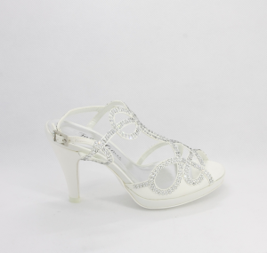 Sandalo cerimonia donna elegante in tessuto avorio con applicazione in cristalli e cinghietta regolabile Art.H15113SARASF