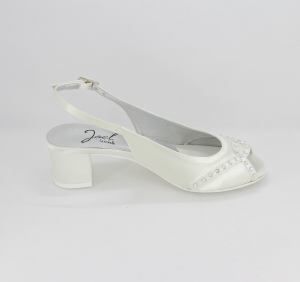 Sandalo cerimonia donna elegante in tessuto di raso  avorio con applicazione in cristalli e cinghietta regolabile Art. A561 B