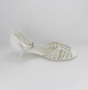 Sandalo cerimonia donna elegante in tessuto di raso  avorio con applicazione in cristalli e cinghietta regolabile alla caviglia art. H17701SARS1F0200S032171