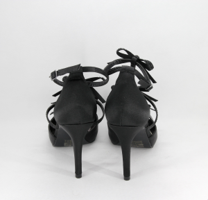 Sandalo donna elegante da cerimonia in tessuto di raso nero con fiocchetti e applicazione cristalli  con cinghietta regolabile  Art. Z600011