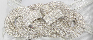 Sandalo donna elegante da cerimonia in tessuto glitter  argento con cinghietta regolabile e applicazione strass Art.Z600002