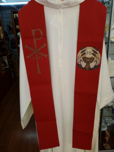 Stola rossa simboli Eucaristici.