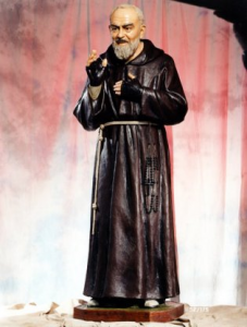 Statua in vetroresina San Pio cm. 175 studio d'arte  Landi con occhi di cristallo decorata anche per uso esterno