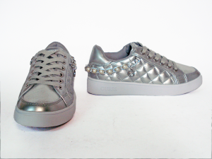 Sneaker argento trapuntato metallizzato Guess