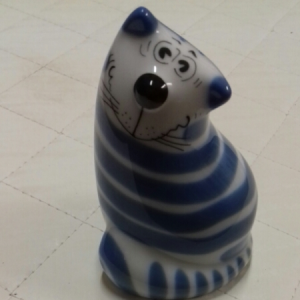 Penni The Cat sale e pepe in porcellana a forma di gatto bianco e blu, vendita on line | GIOIELLERIA BRUNI Imperia 