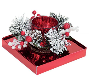 Candela natalizia bicchiere rosso e decorazioni