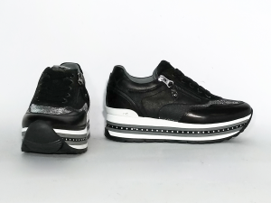 Sneaker nera con fondo platform multistrato Nero Giardini