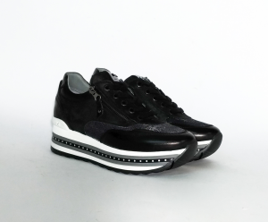 Sneaker nera con fondo platform multistrato Nero Giardini
