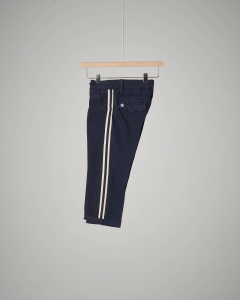 Pantalone blu con bande 2-7 anni