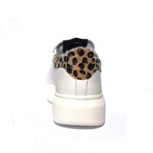 Sneaker bianca con tallone leopardato In My Shoes