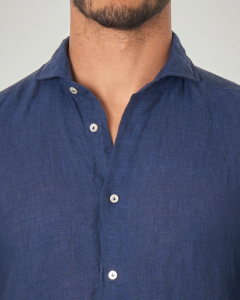 Camicia blu in lino con collo francese