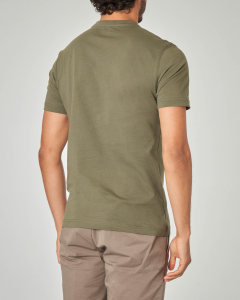 T-shirt verde militare con logo rosso stampato