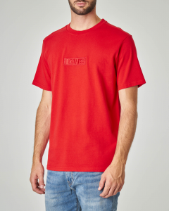 T-shirt rossa con logo ricamato tono su tono