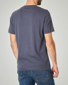 T-shirt blu con patch nero e logo stampato