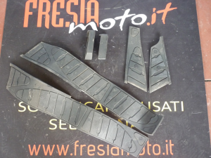 SET COMPLETO TAPPETINI USATO PIAGGIO HEXAGON 125 2T ANNO 1998