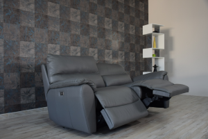 KADEN - Divano relax elettrico in pelle grigio scuro a 3 posti con meccanismi recliner