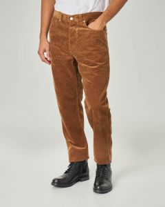 Pantalone carrot-fit color cammello in velluto