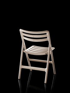 Sedia Folding Air Chair per esterni, Magis. Colore bianco.
