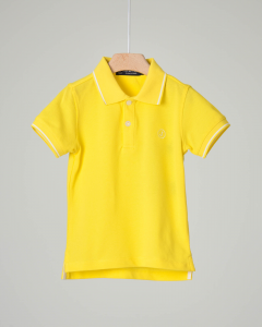 Polo gialla con bordino bianco e logo scritta sul retro del colletto 3-7 anni