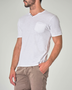 T-shirt bianca serafino in cotone fiammato con taschino a filo