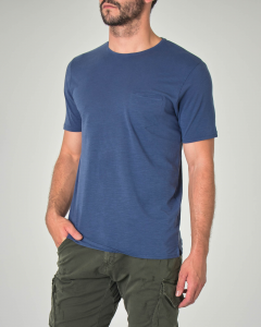 T-shirt blu indaco in cotone fiammato con taschino a filo