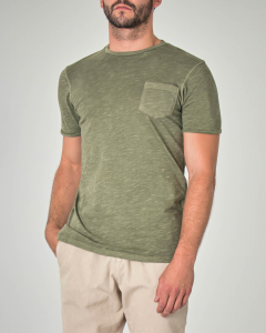 T-shirt verde militare in cotone fiammato con taschino