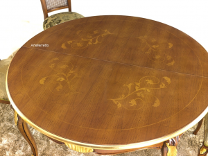 Round dining table with inlaid top, extendable 140-240 cm
