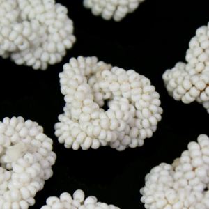 Perla a nodo formata da conteria bianca, 19 mm