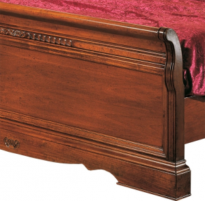 Klassisches Bett mit Intarsie