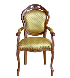 Klassischer Stuhl mit Schnitzarbeit