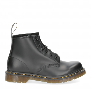 Dr. Martens Anfibio 101 black smooth yellow stich-2