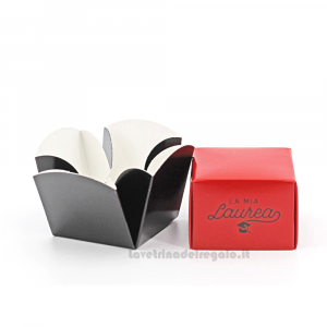 Scatola cubo Portaconfetti rossa e nera Bomboniera Laurea con scritta 5x5x5 cm