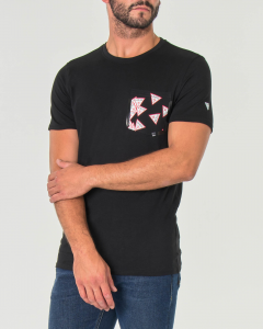 T-shirt nera con taschino e patch logo triangolo