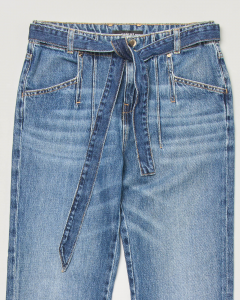 Jeans a vita alta tapered con cinturina lavaggio chiaro stone washed 8-16 anni