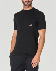 T-shirt nera mezza manica con taschino e logo AX