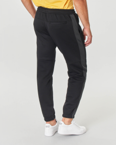 Pantalone nero in felpa con bande lungo i fianchi