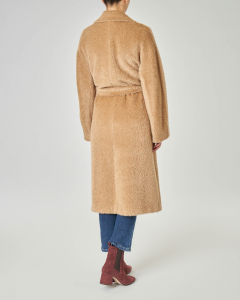 Cappotto in alpaca e lana vergine effetto orsetto color cammello con cintura in vita