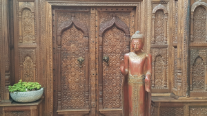 Portale indiano in legno di teak intagliato con maniglie in ottone elefanti #1228IN33000