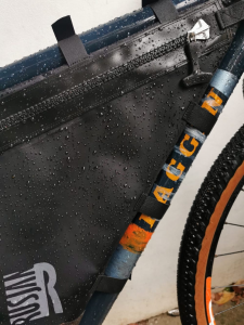 Borsa da telaio full frame waterproof 100% per bikepacking con uno scomparto 