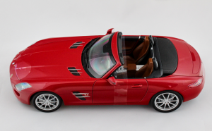 Mercedes Benz SLS AMG Roadster 2011 Red Metallic 1/18 Minichamps
