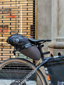 Borsa sottosella waterproof 100% per bikepacking da 8 litri