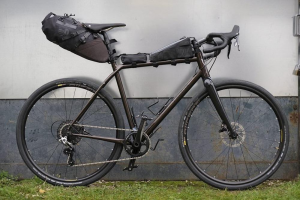 Borsa sottosella waterproof 100% per bikepacking da 13 litri