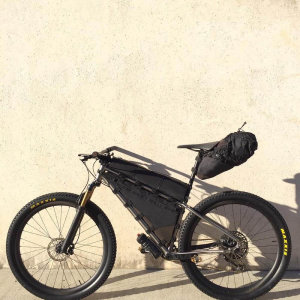 Borsa da telaio full frame waterproof 100% per bikepacking con uno scomparto 