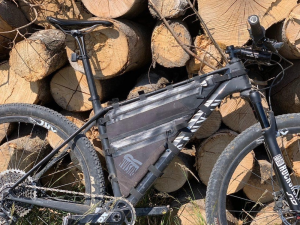 Borsa da telaio full frame waterproof 100% per bikepacking con due scomparti