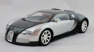 Bugatti Veyron L'Edition Centenaire 2009 Chrome Green 1/18 Minichamps