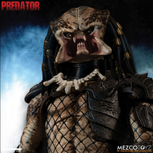 Predator: PREDATOR DELUXE EDITION by Mezco Toys