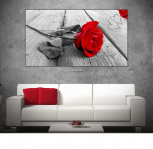 Passione - Stampa digitale su Plexiglass® di una rosa rossa sul pavimento in bianco e nero, misure 100x150 cm / 100x180 cm
