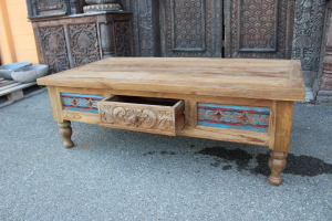 Tavolino in legno di teak colorato